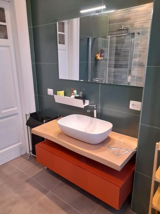 Casa Jole, Appartamento In Centro Bari Luaran gambar
