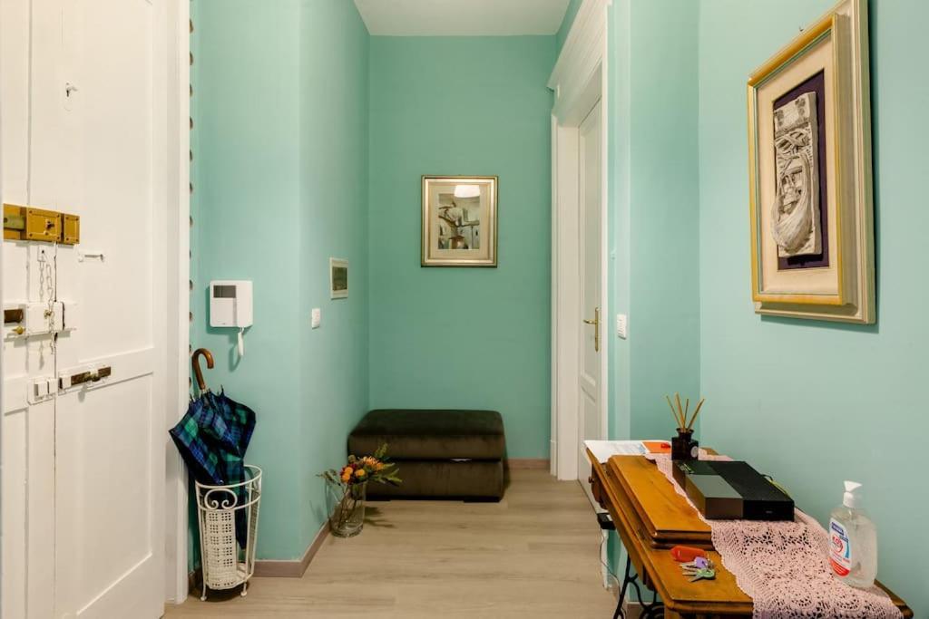 Casa Jole, Appartamento In Centro Bari Luaran gambar